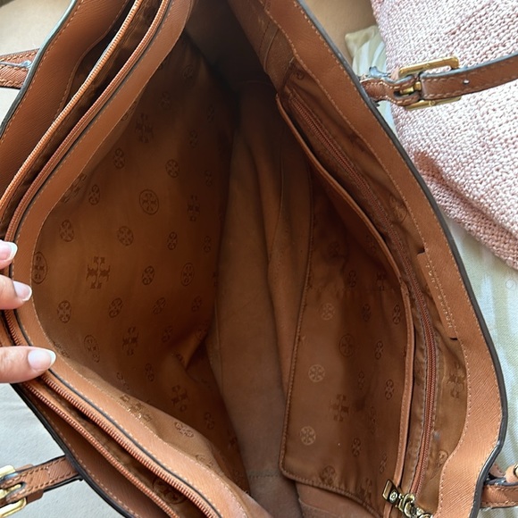 TORY BURCH Saffiano Tote - Picture 5 of 9